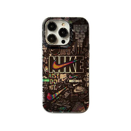 iPhone13 プロ ブランド カバー
