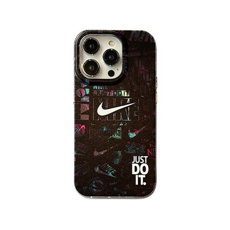 iPhone13 プロ ブランド カバー