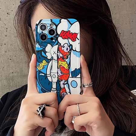 アイフォーン 15pro max kaws ケース 
