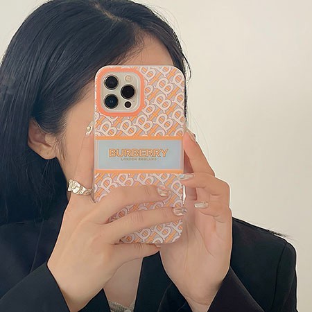 burberry バーバリー アイホン15pro  ペンダント付き