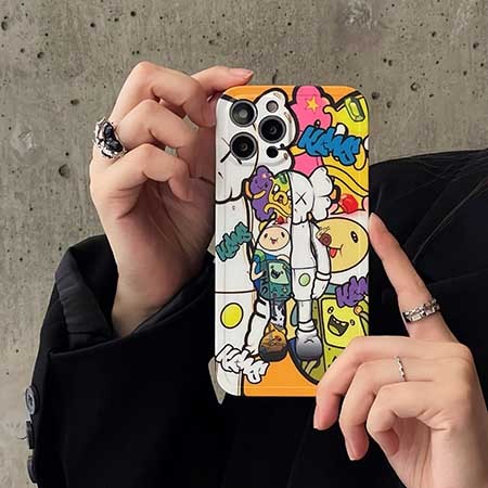 アイフォーン 15pro max kaws ケース 