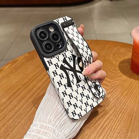 新作の iphone 15 ultra ニューヨーク・ヤンキース風 スマホケース 