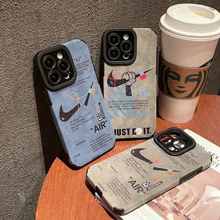 ブランド アイフォン 15プロ スマホケース 