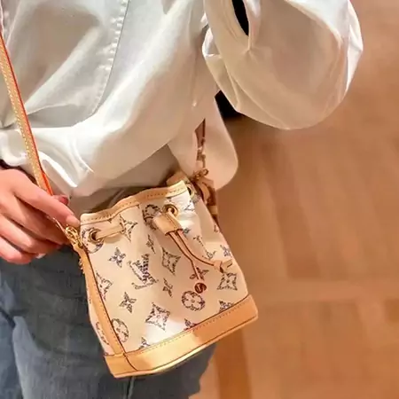 hermes 携帯ケース iphone15promax  女性愛用
