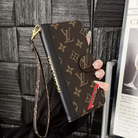 iphone17アイフォーン17プラス gucci グッチ カバー  シリコン