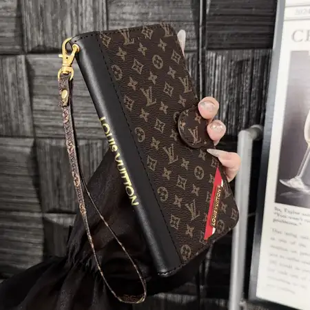 iphone17アイフォーン17プラス gucci グッチ カバー  シリコン