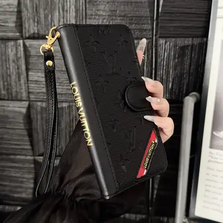 iphone17アイフォーン17プラス gucci グッチ カバー  シリコン