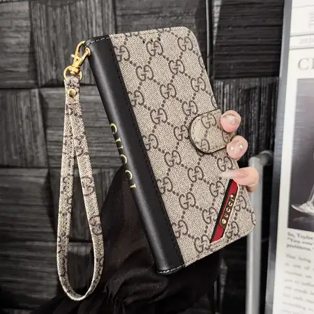 iphone17アイフォーン17プラス gucci グッチ カバー  シリコン