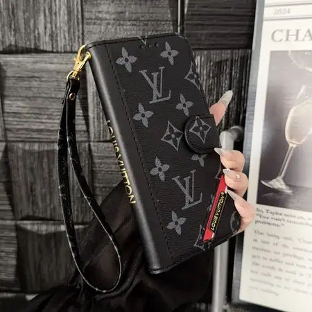 iphone17アイフォーン17プラス gucci グッチ カバー  シリコン